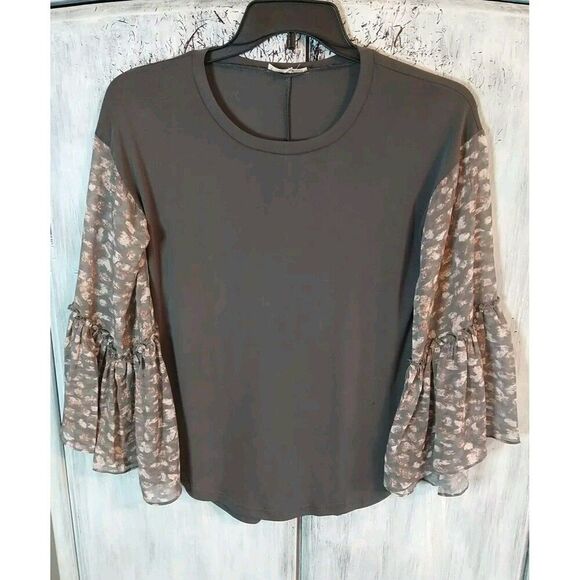 Mystree Tops - Mystree Flared Sleeve Floral Printed  Top Gray Xs Boho Feminine Cottage Core